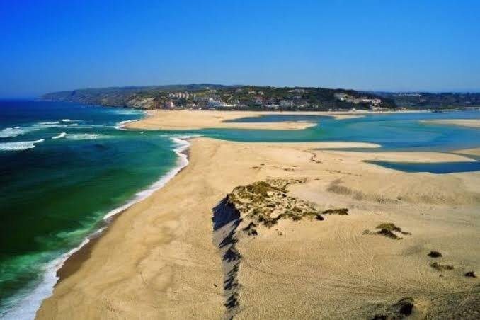 Living Near Praia D'El Rey