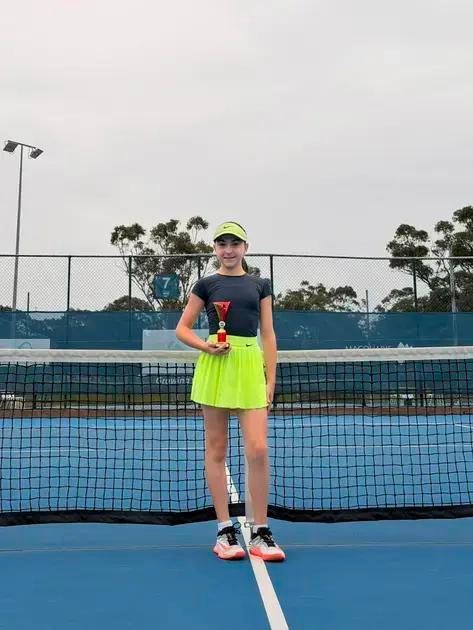 Clube Caldense: tenistas vencem em Sydney e brilham em torneios nacionais